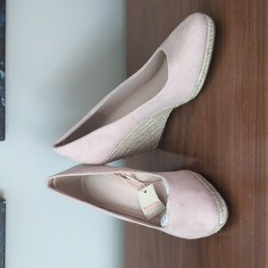 Monsoon Fleur Espadrille Wedges NWT Size US 8 Kate Middleton Light Beige Suede